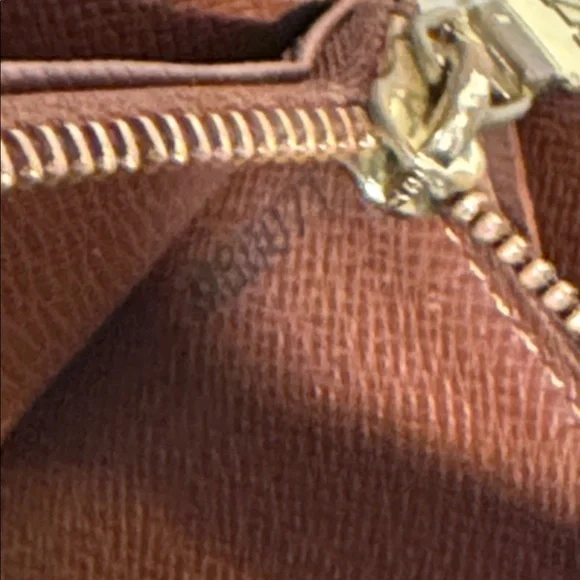 Louis Vuitton wallet - Picture 9 of 9